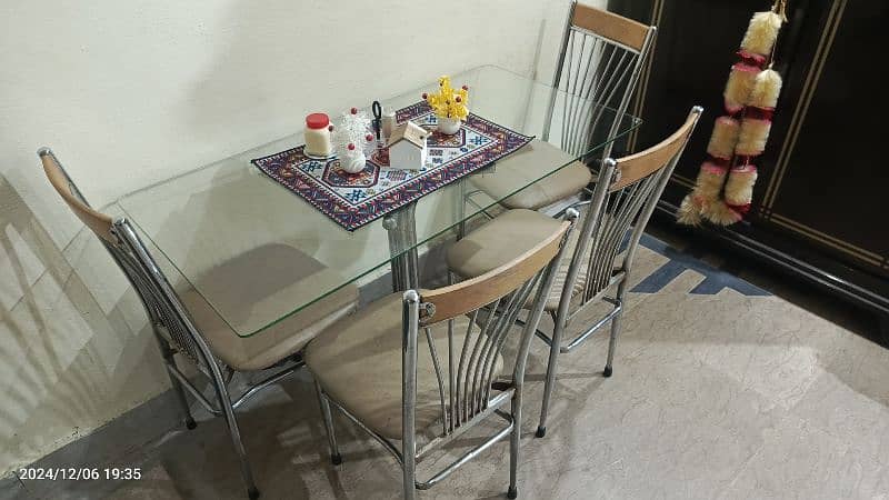 Dining Table with 6 chairs 1