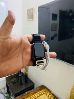 APPLE WATCH SERIES 5 (44 MM) WITH CHARGER GOOD CONDITION