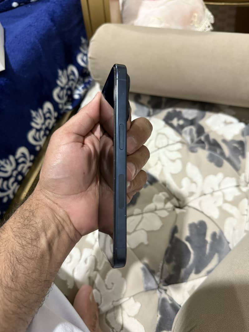 Iphone 15 Pro (PTA APPROVED) 4