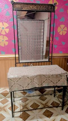 king iron bed  & dressing table excellent condition