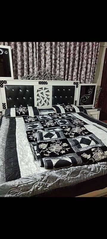 bedsheet with comforter 0