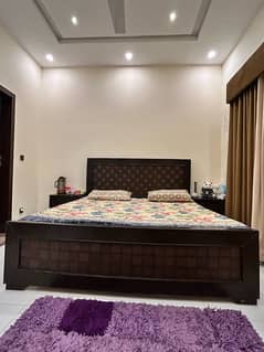 king size bed with side tables