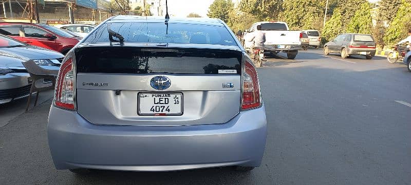 Toyota Prius 2013 4