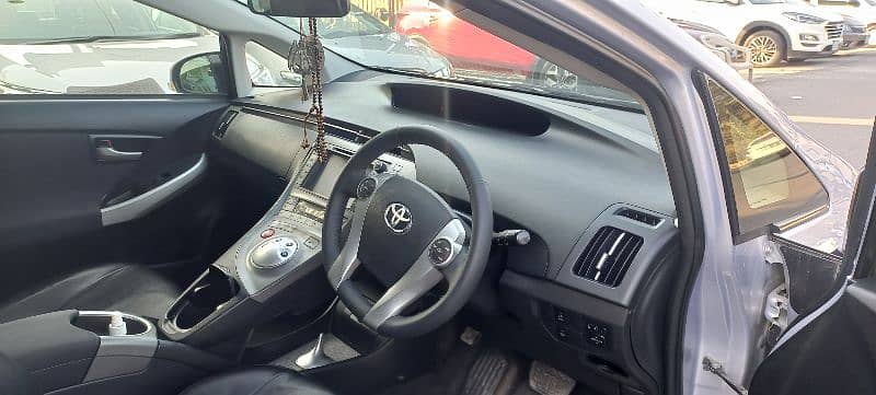 Toyota Prius 2013 7