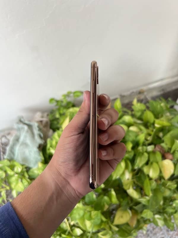 IPHONE XS MAX 4