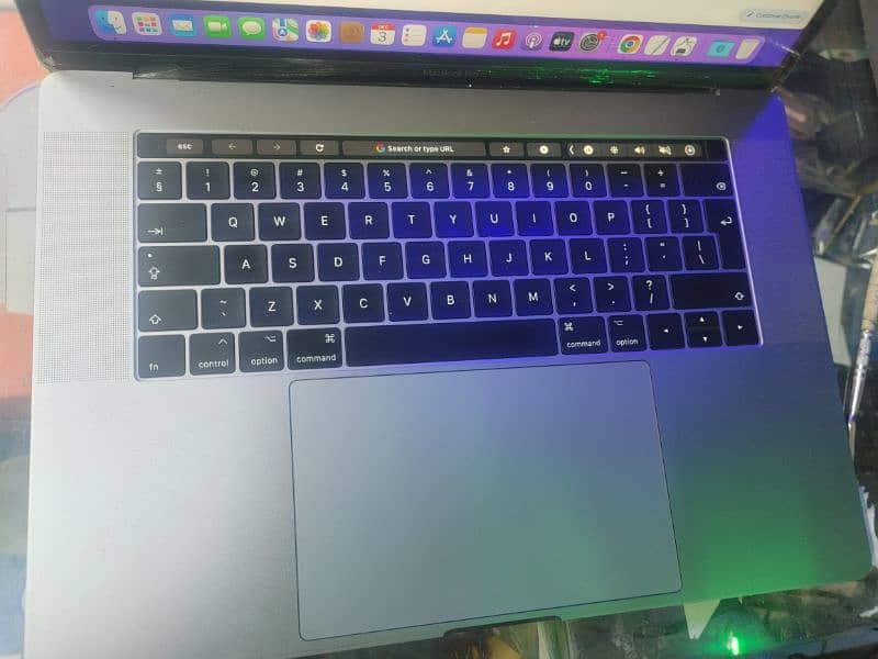 MacBook pro 13,3 4