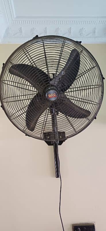 GFC bracket fan 20 inch for sale 0