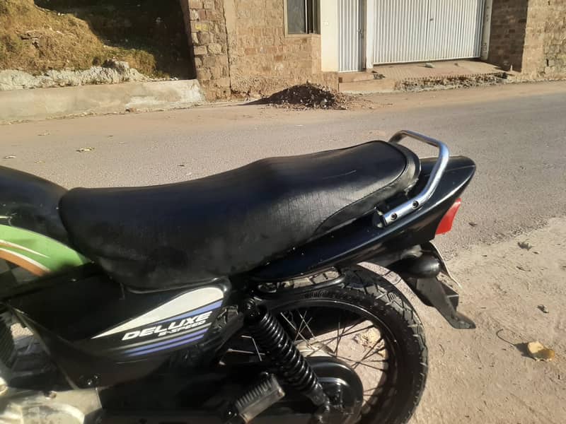 Behtreen bike hai delux 125 20212 model Islamabad number . . 11