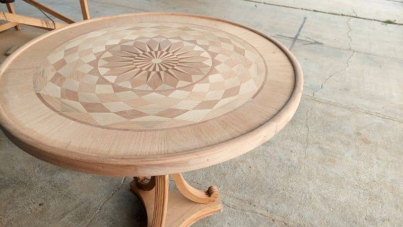 round geometric console 1