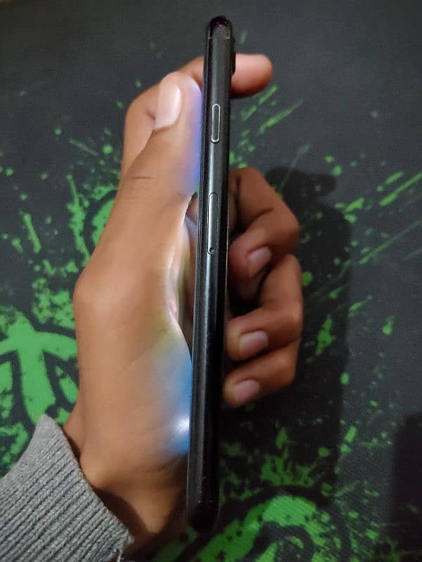 iphone 7 128gb 10/9 condition contact on whatsapp 3