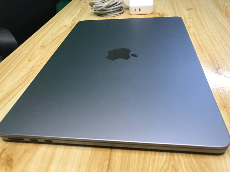 Macbook Air M2 | 512GB SSD | 100% Battey health | Box Opened 4