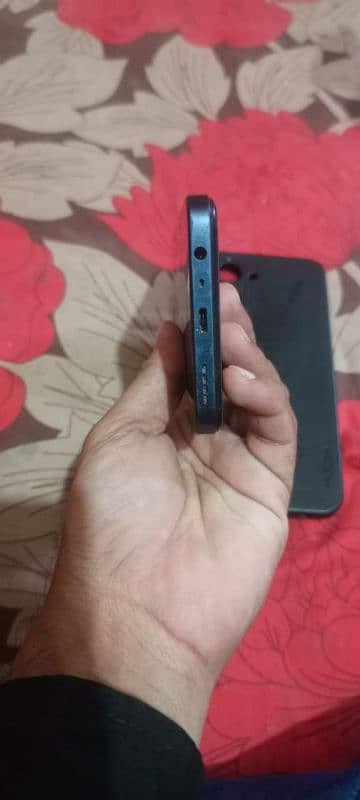 Realme C33 4