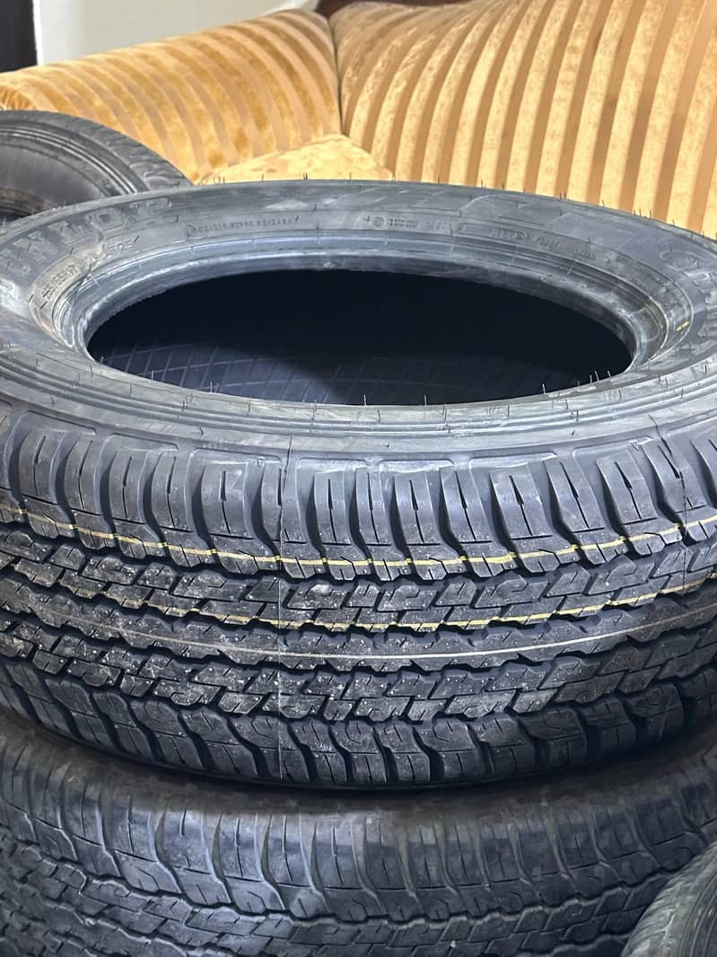 Prado Tyres 265/65/R17 Dunlop 1