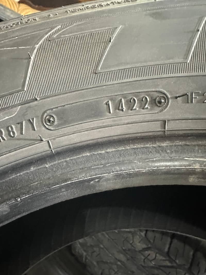 Prado Tyres 265/65/R17 Dunlop 8