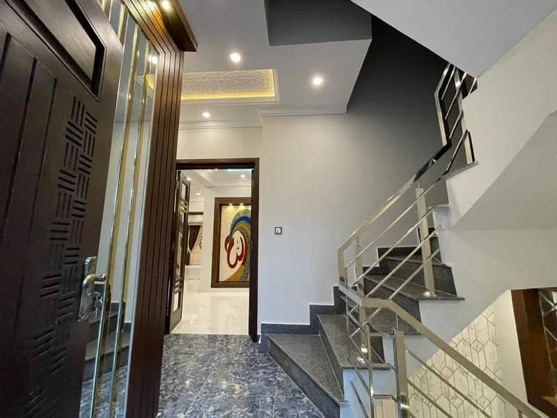 10 Marla Like Brand New Upper Portion Lower Locked With Gas Available For Rent In Bahria Town Lahore. 9