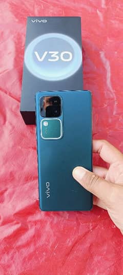 V30 ful box new condition 5g