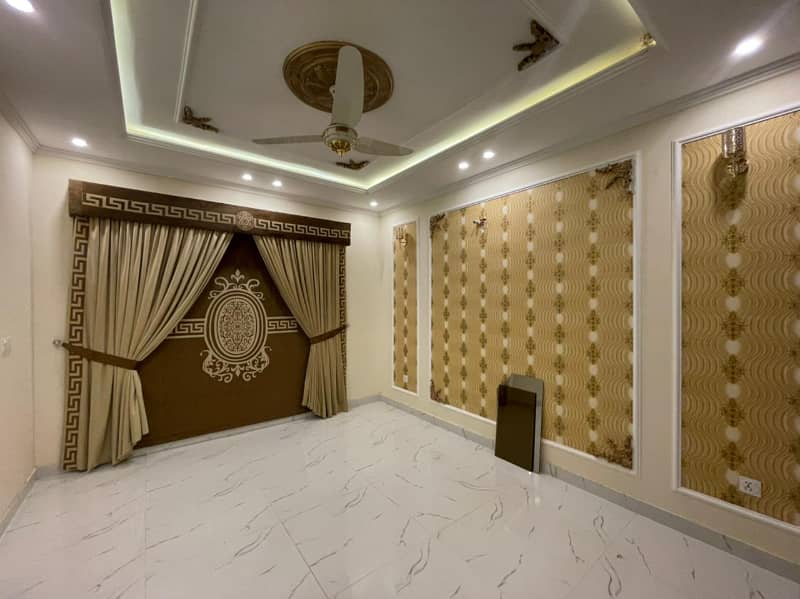 10 Marla Brand New Luxury House Available For Rent In Bahria Town Lahore. 3