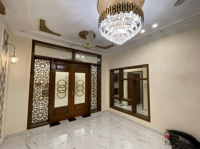 10 Marla Brand New Luxury House Available For Rent In Bahria Town Lahore. 4