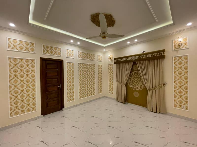 10 Marla Brand New Luxury House Available For Rent In Bahria Town Lahore. 9