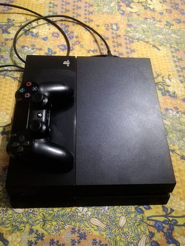 Ps4 500gb with 2 controllers 0