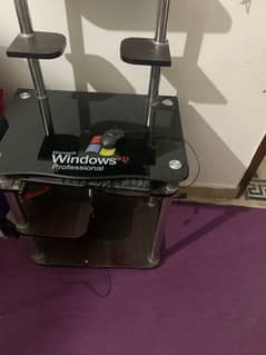 5 Shelf Computer Table in Good Condition