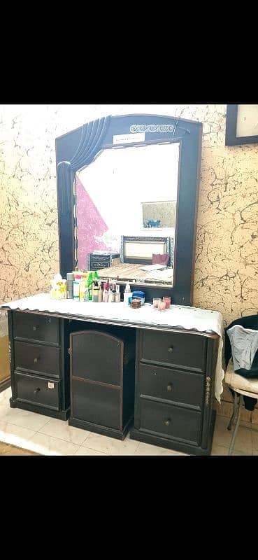 Dressing table with wooden stool 0