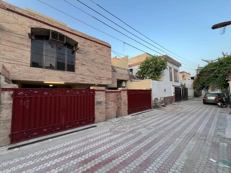 BEAUTIFUL HOUSE FOR SALE Near Model Town Link Road Lahore 1