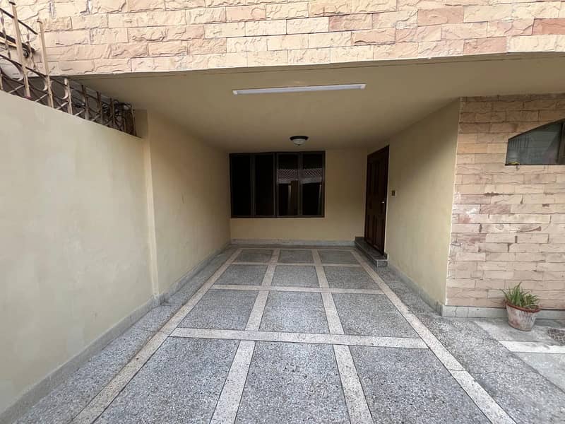 BEAUTIFUL HOUSE FOR SALE Near Model Town Link Road Lahore 3