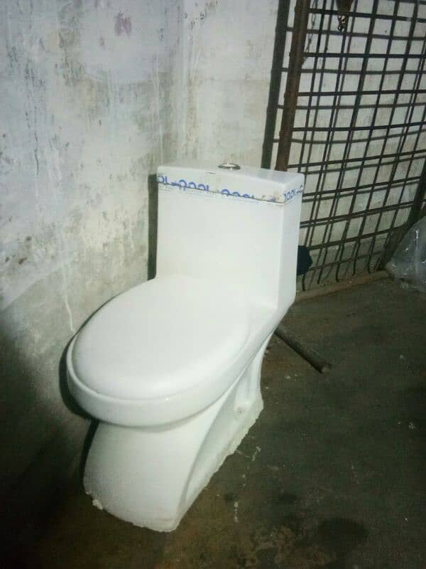 Toilet Comod for urgent sale 1