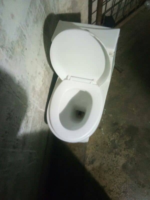 Toilet Comod for urgent sale 4