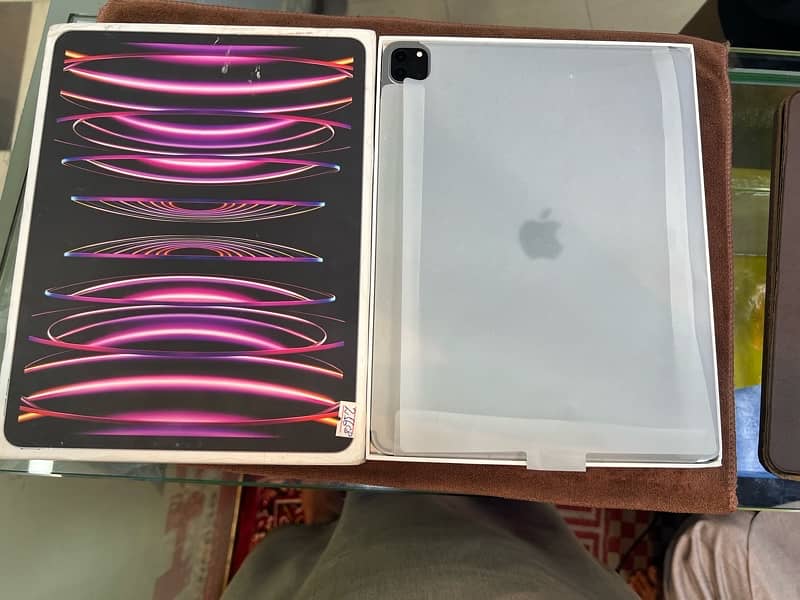 Ipad pro 12.9 inches 2022 model 6th generation 256 Gb (5G cellular ) 0