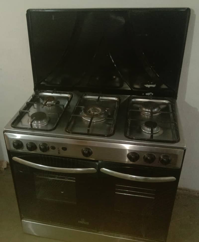 Branded Indus cooking range with 5 burners & 2 Ovens. 3