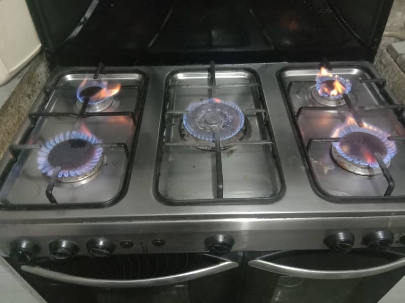 Branded Indus cooking range with 5 burners & 2 Ovens. 7