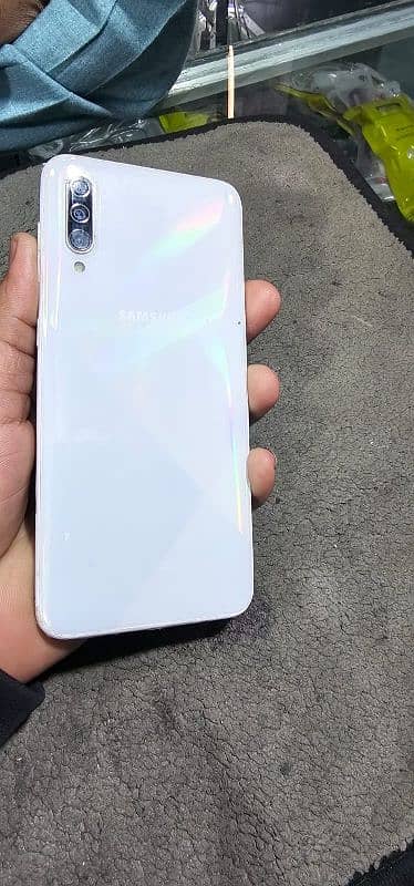 Samsung a30s original Panal 4 128 agr exchange kr sakta ha 0