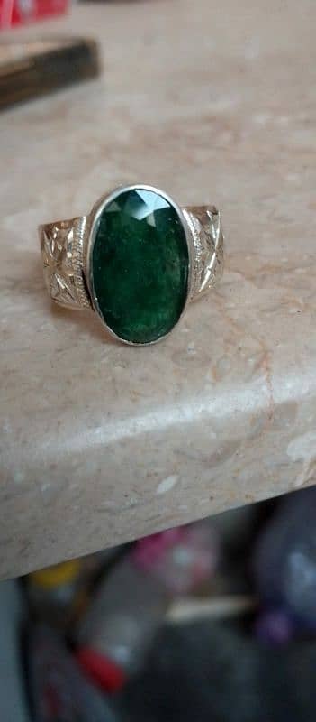 gemstone Emerald natural beautiful colour carat1000 7