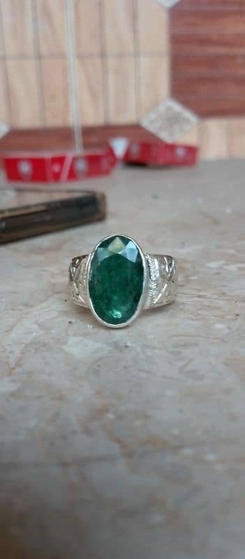 gemstone Emerald natural beautiful colour carat1000 8