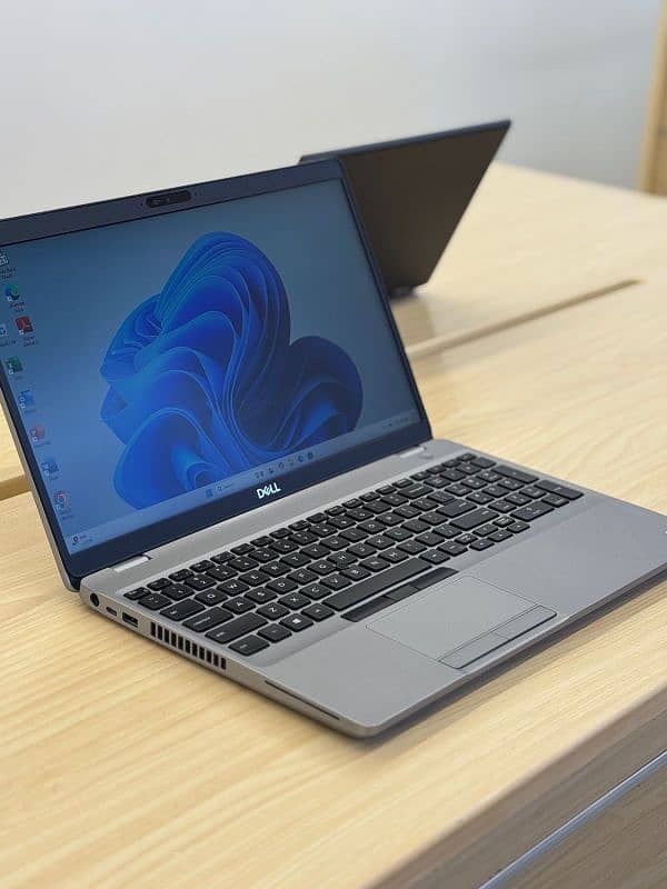 Dell latitude 5501 core i7 9th Gen, 1