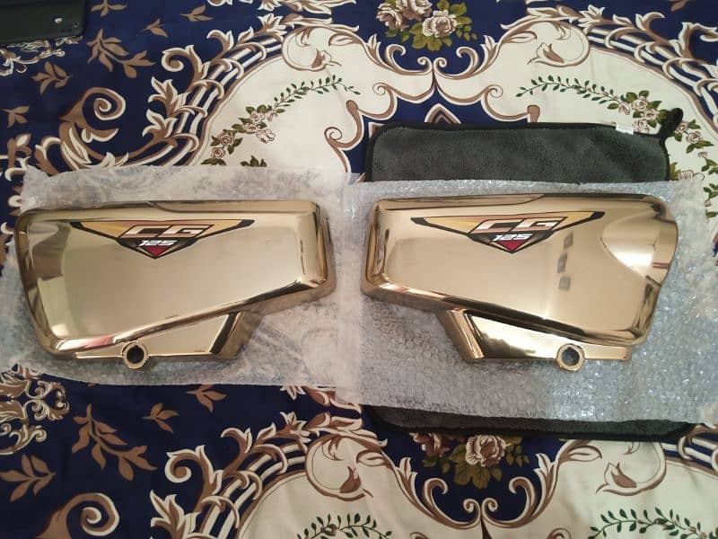 honda 125 gold original side covers 0