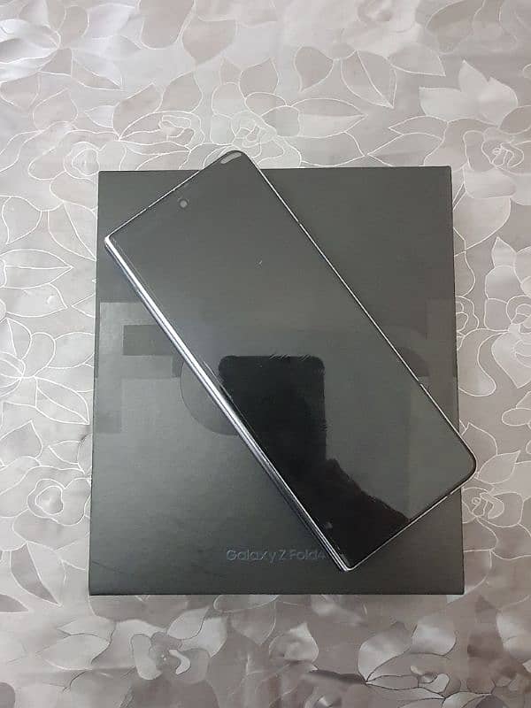 Samsung Z Fold 4 512GB With box and 25W Charger 5