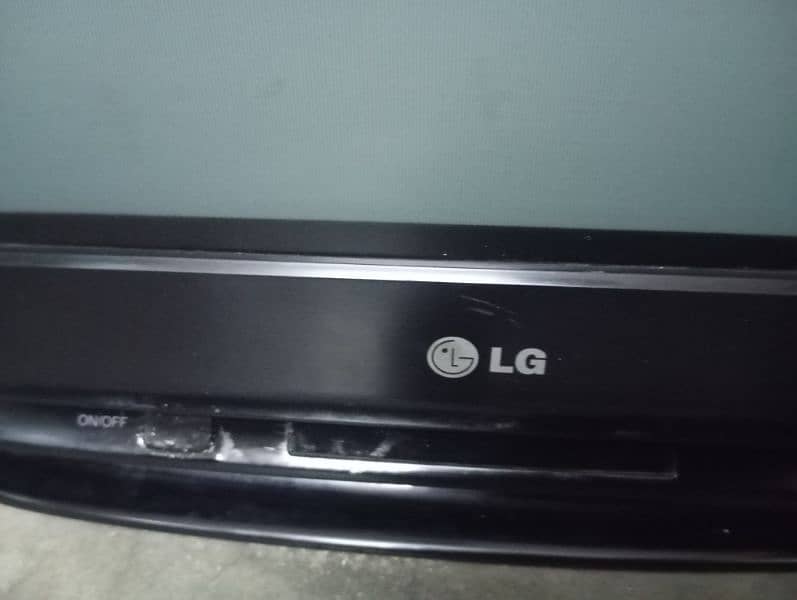 urgent for sale original LG ultra slim 21 inch TV 21SA2RG 4