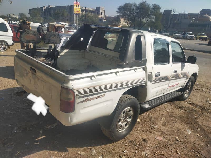 Toyota Hilux 2001 9