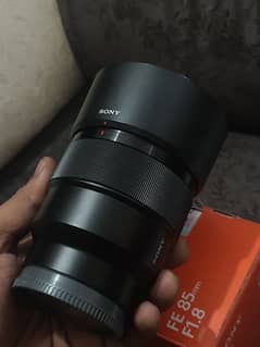 sony 85mm FE 1.8 like new 9/10 condition