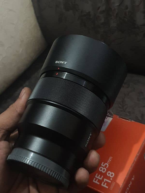 sony 85mm FE 1.8 like new 9/10 condition 0