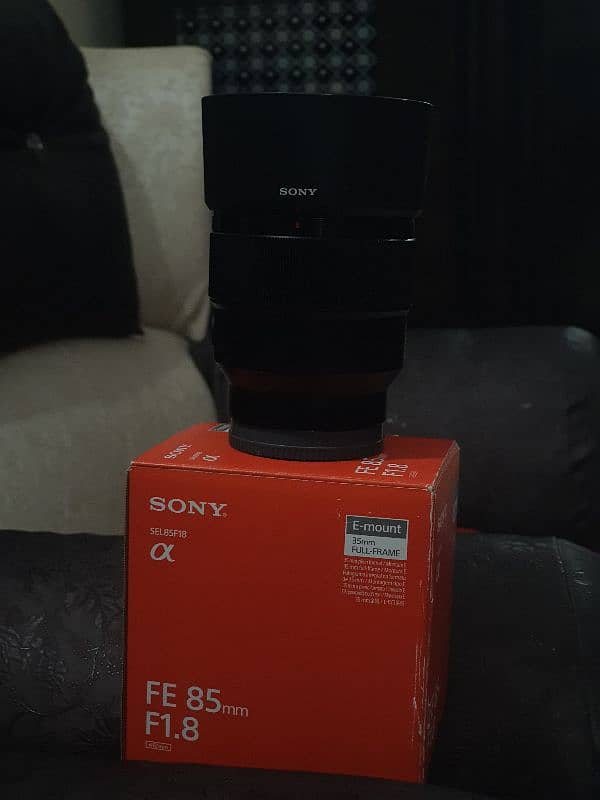 sony 85mm FE 1.8 like new 9/10 condition 4