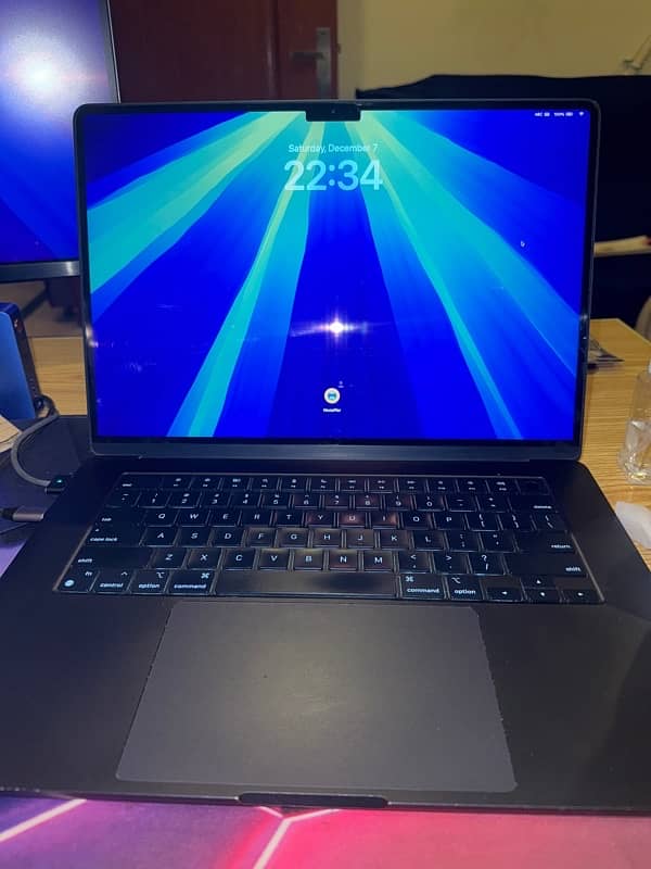 Macbook Air (15 inch) M2 8/256 0