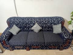 A beautiful 3 seater sofa set for sale.