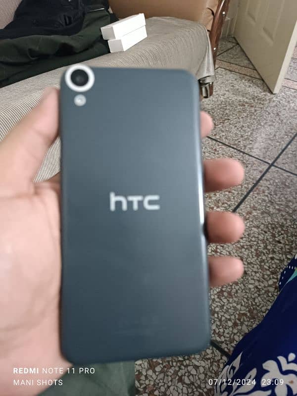 HTC Desire 820 4