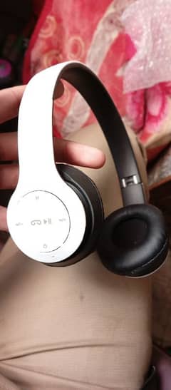 p47 wireless headphones