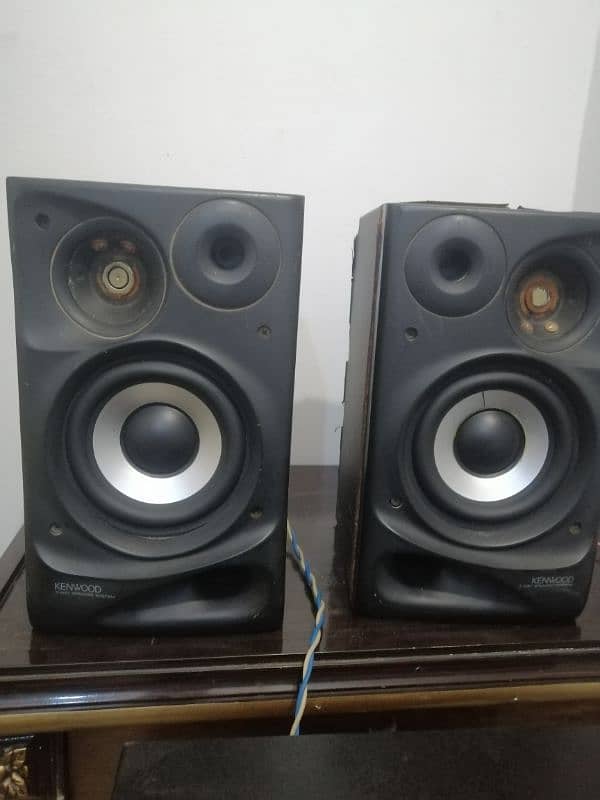 Kenwood speakers with Amplifier and Bluetooth 2