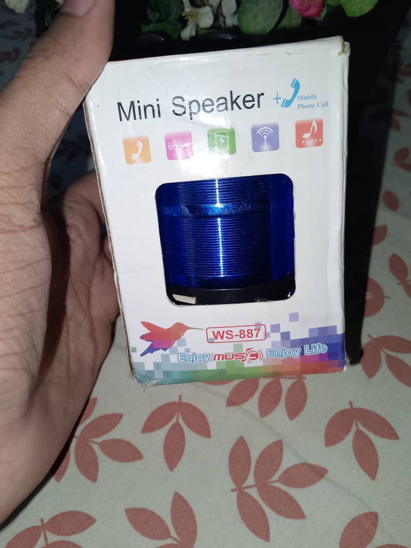 wireless Bluetooth mini speeker with box 0